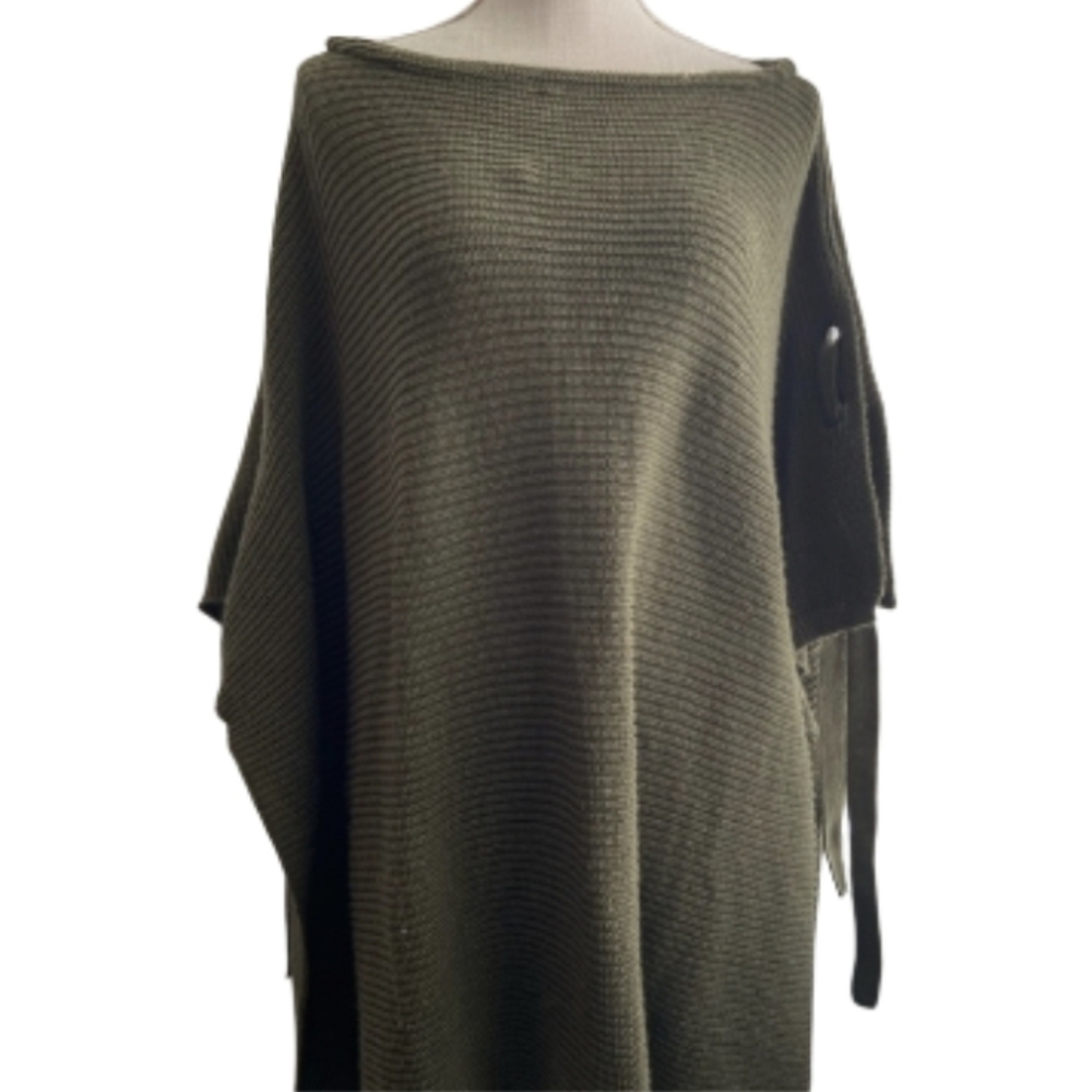 Akira Olive Poncho
